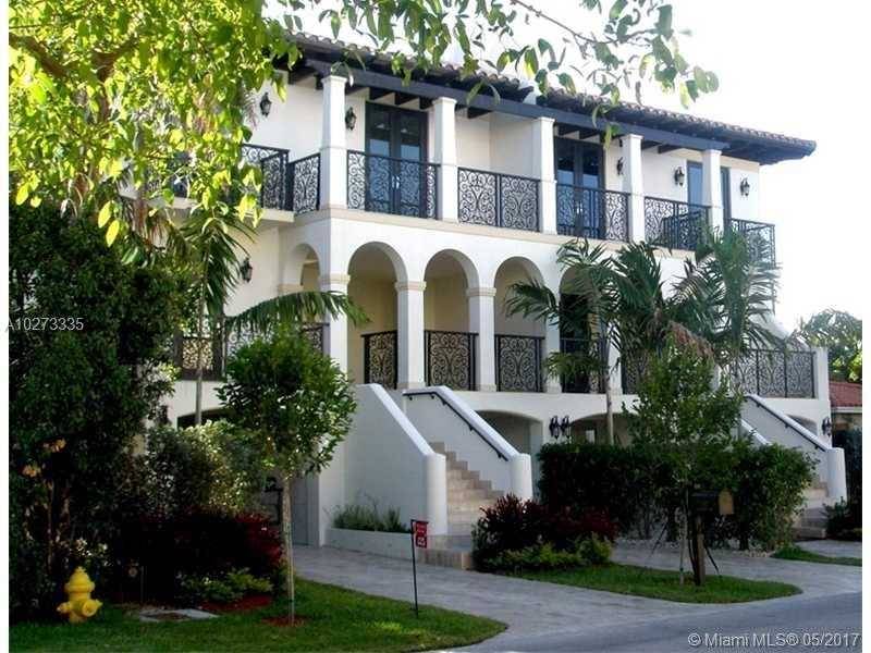Beautiful fairly new 4B/3B South Florida traditional townhome