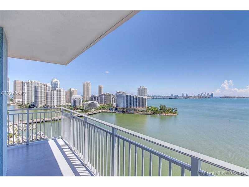 The Yacht Club Brickell luxury rental community is positioned in a amazing Bayfront location in Downtown Miami's cosmopolitan Brickell neighborhood