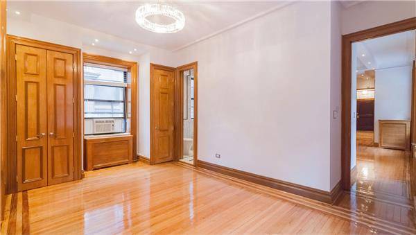 3-bedroom, 3-bathroom Penthouse on West 54th Street & 7th Ave