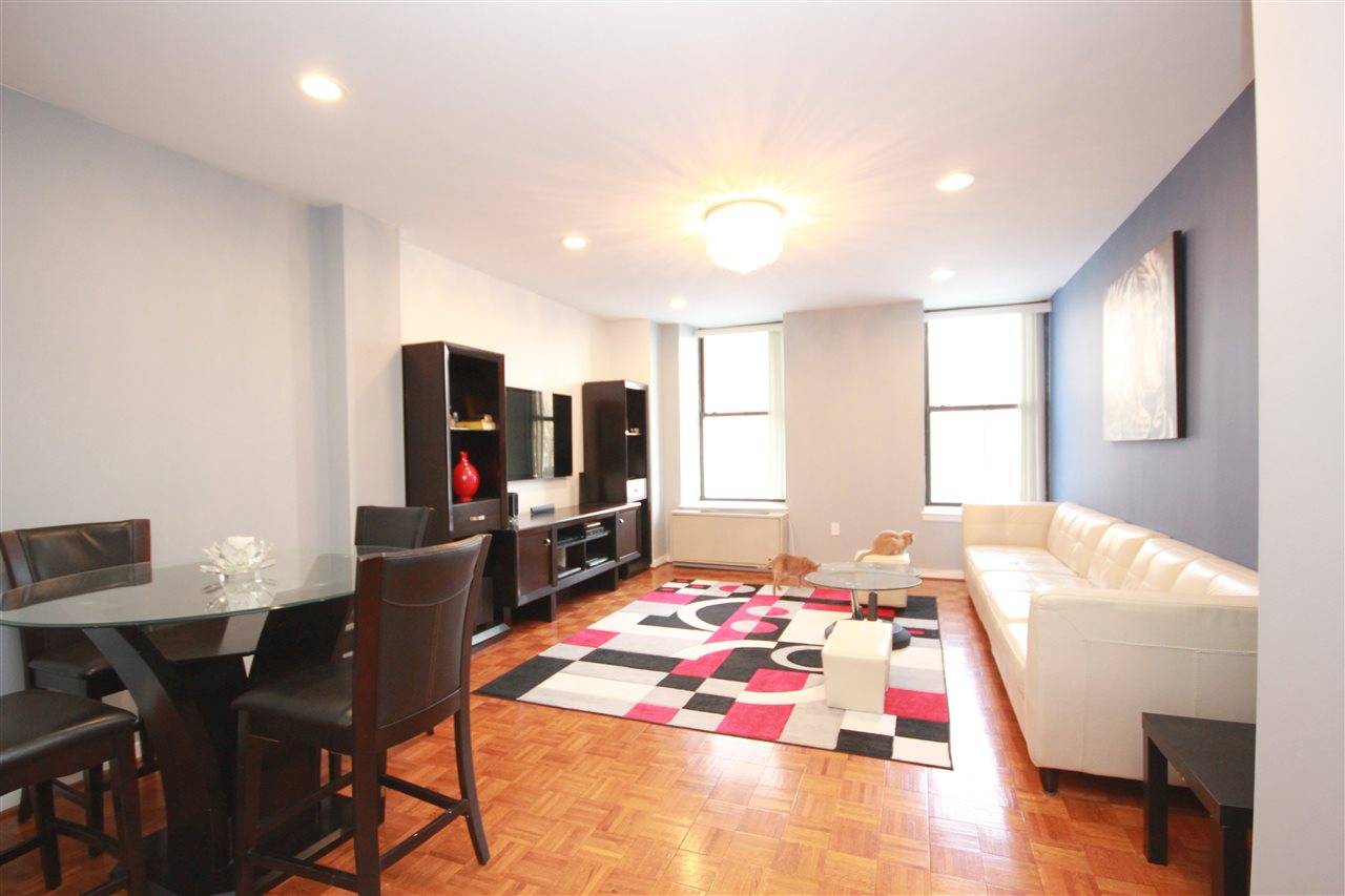 Spacious 1 bedroom apartment with direct NYC and river views in 24 hr doorman building