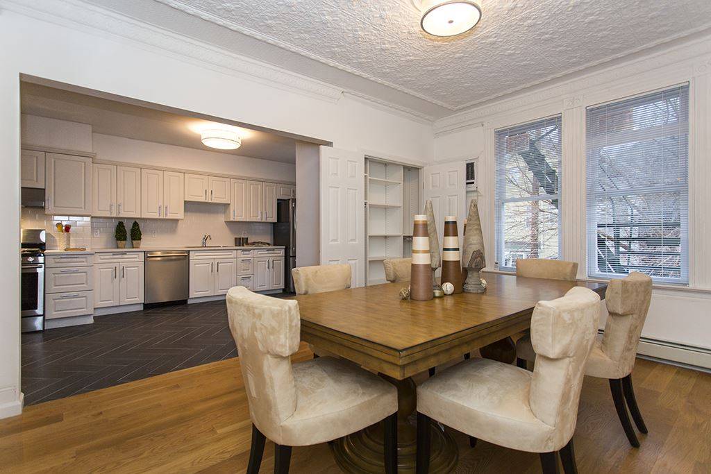 A perfect opportunity for an owner occupier to live in one unit while receiving upwards of $3