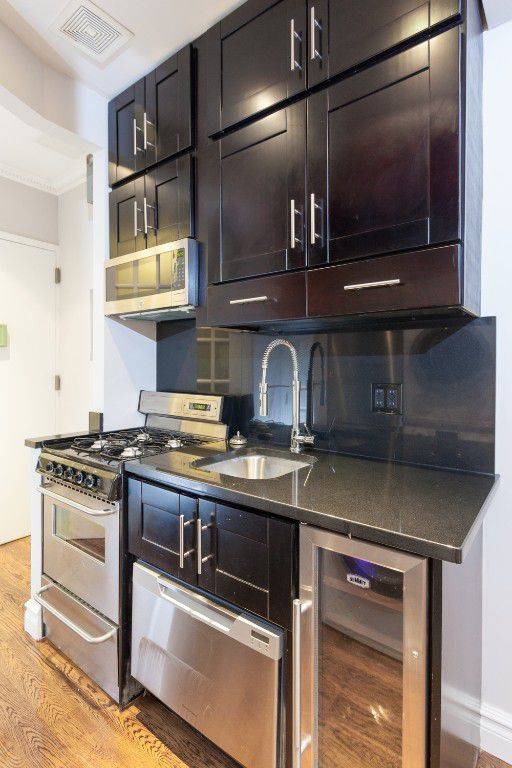 NO FEE!! Gorgeous 2 Bedroom in LES