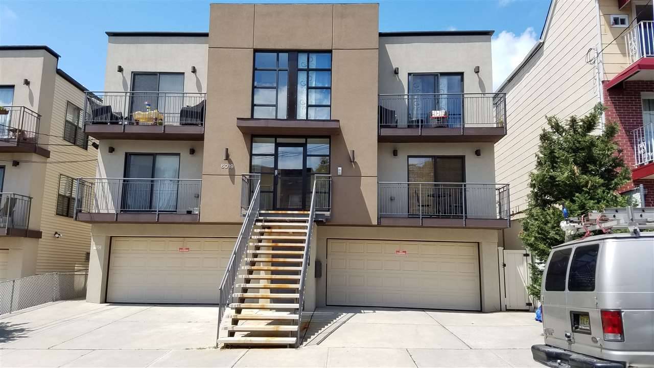 Nice property with split levels - 3 BR Condo New Jersey