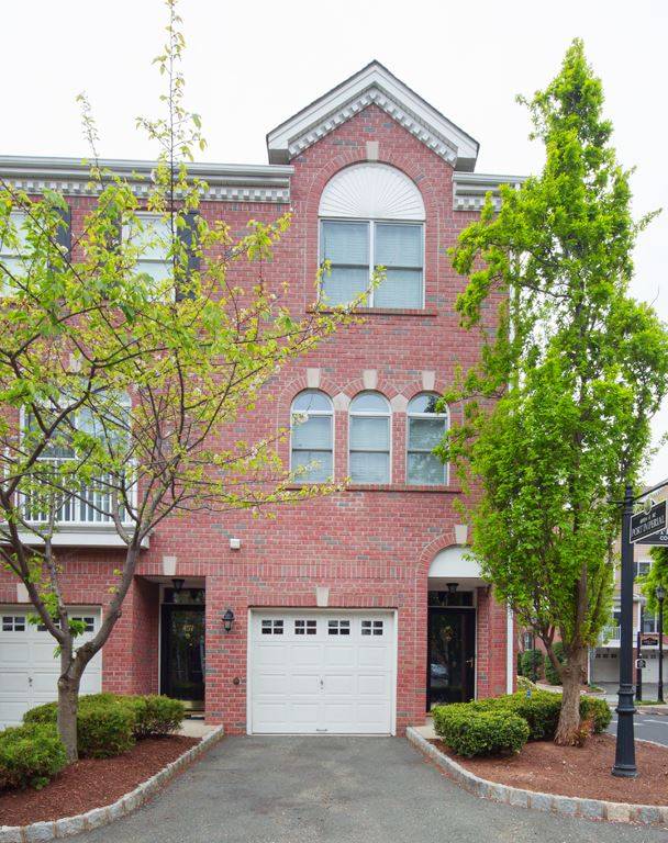 Exceptional end unit Essex style home for sale - 3 BR Condo New Jersey