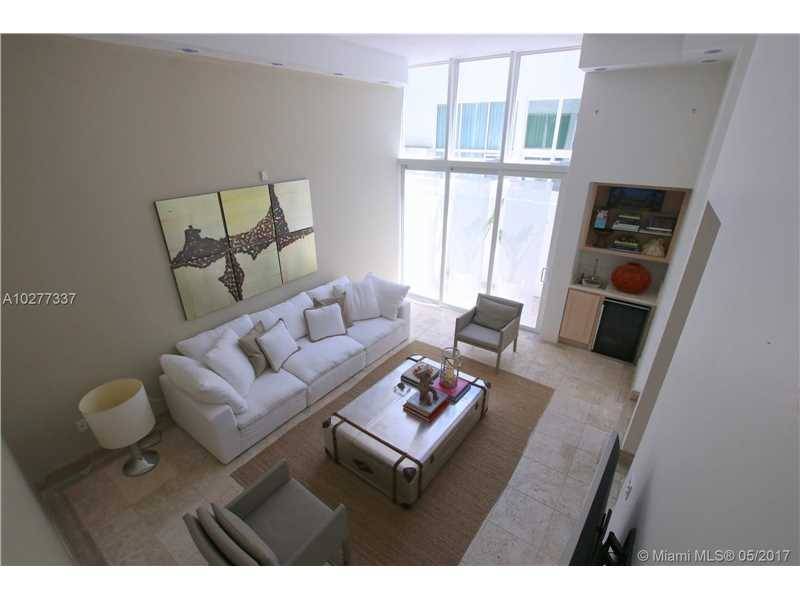 Quintessential Groovy Grove townhouse in the beautiful Ipanema