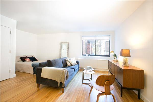1 MO Free + No Fee!!! Massive Chelsea Gem Featuring Two Walk-In Closets