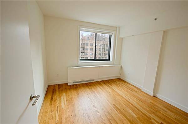 1 MO Free + No Fee: Tremendous Chelsea 1 Bedroom with Terrace, In-Unit Laundry and Walk-In Closet