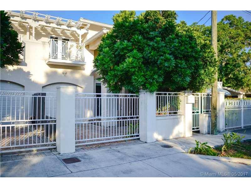 Ample and Modern Townhouse with 3 beds and 2 and half bath with one covered garage
