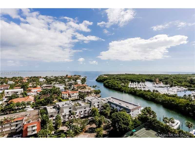 This home has it all - THE GABLES CLUB 3 BR Condo Coral Gables Miami