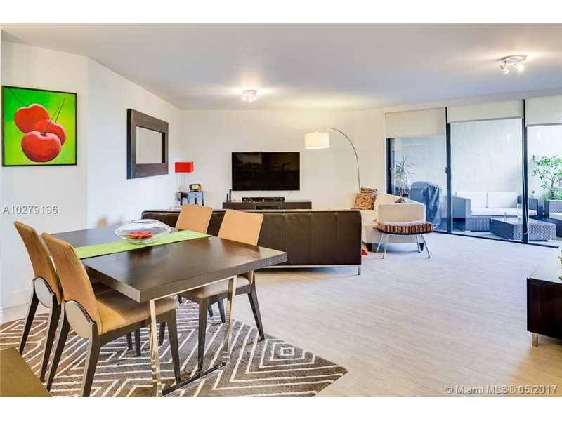 Enjoy Paradise island and the best of Key Biscayne lifestyle living at this beautiful 2 bedroom