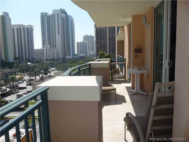 Amazing 2 bedrooms plus den 2 bath tastefully decorated with beautiful ocean & city view