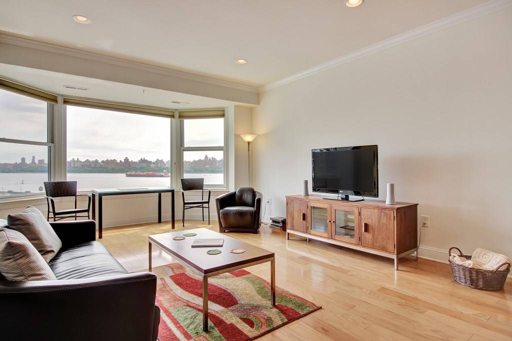 Gorgeous 1BR in sought after Grandview II with unbelievable city views