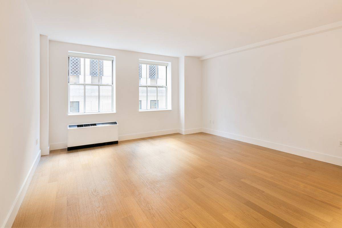 Luxury 1 Bedroom Apartment in Iconic Financial District Building No Fee