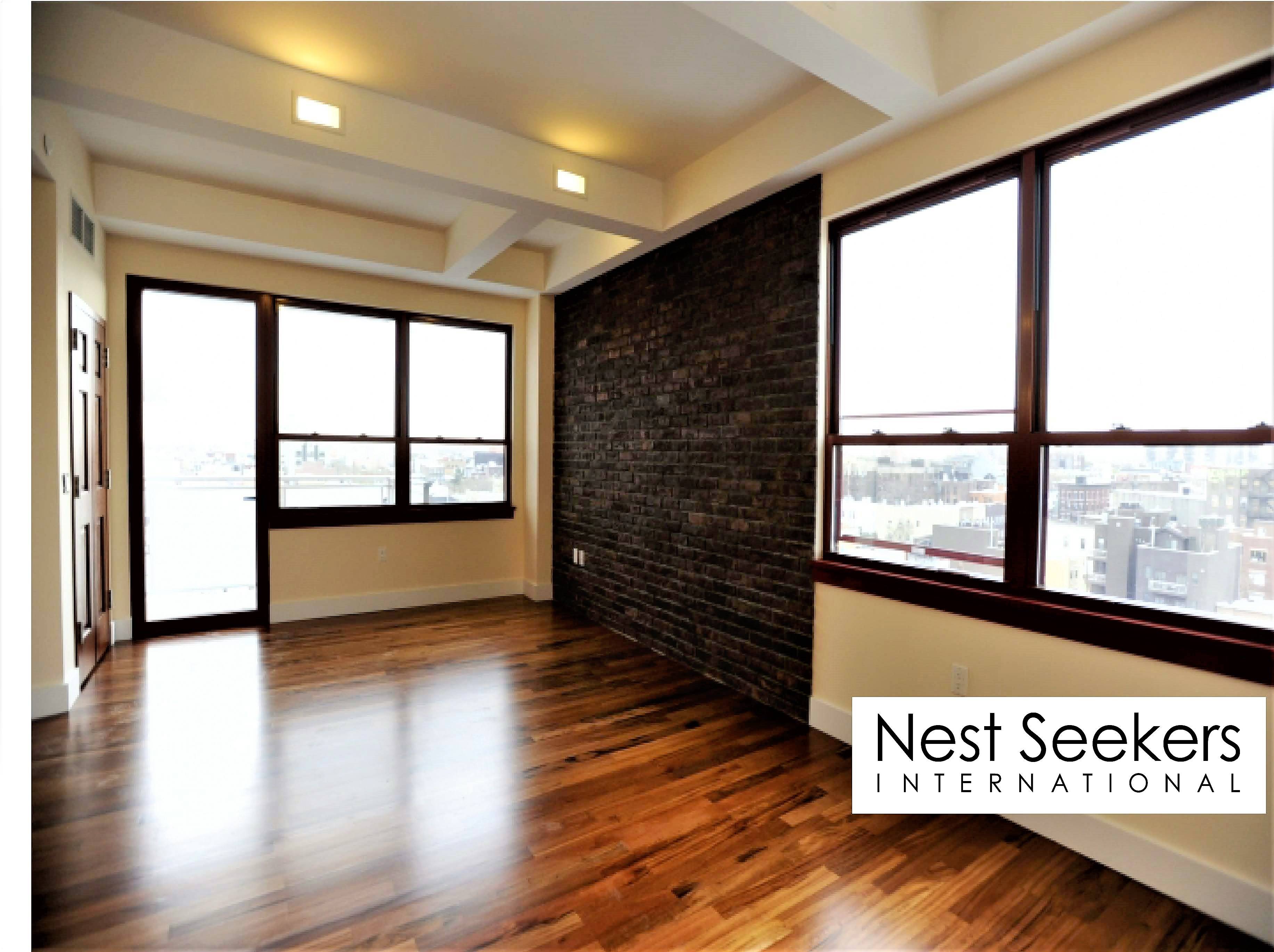 **NO FEE** HUGE LOFT LIKE STUDIO WITH A GOURMET KITCHEN AND PRIVATE TERRACE! *