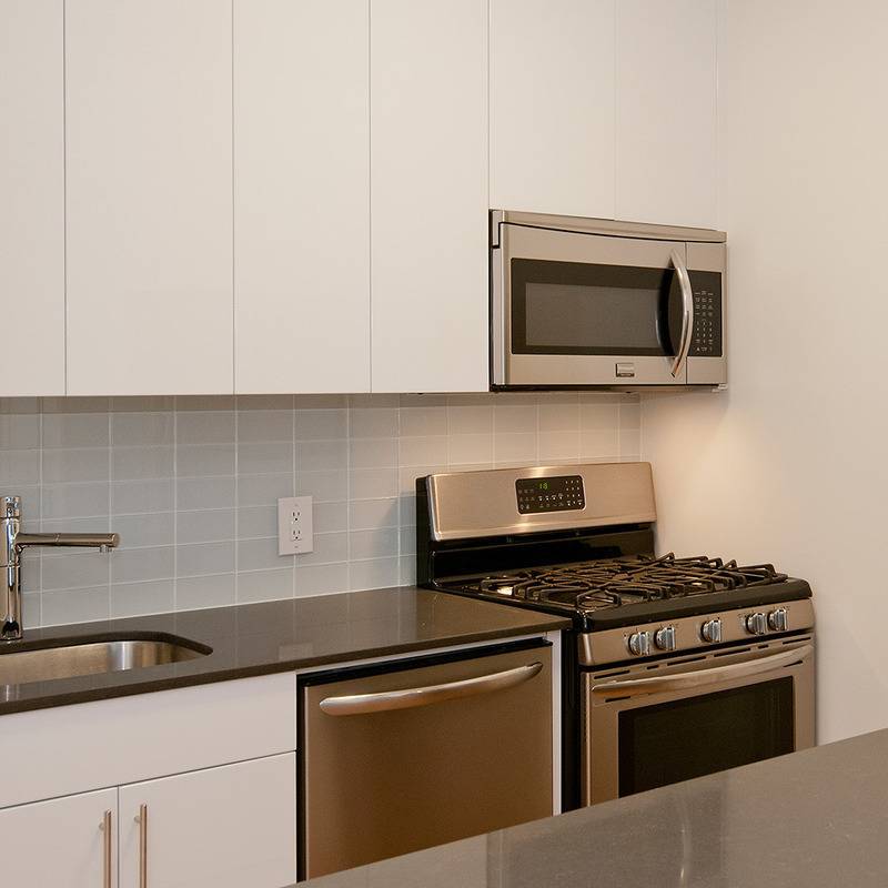 NO FEE!! ENORMOUS STUDIO 2.5 BATH 3 HOME OFFICES FOYER PASS THROUGH KITCHEN NORTHERN EXPOSURE!! FINANCIAL DISTRICT!!
