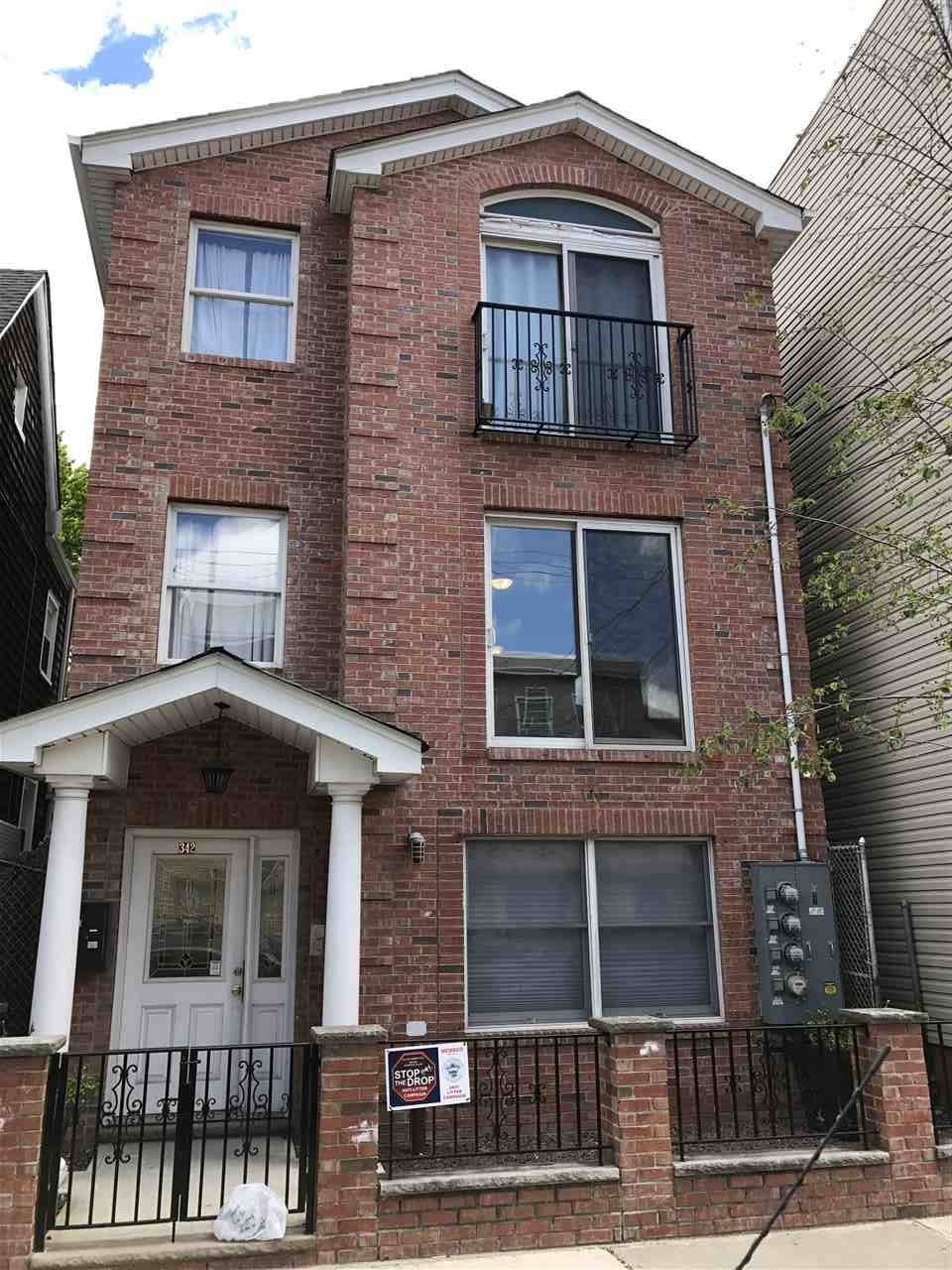 Well laid out 3bdrm/2bath in the middle of bustling Riverview Arts District