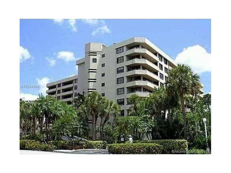 Just steps from the beach - Ocean Lane Plaza 2 BR Condo Key Biscayne Miami