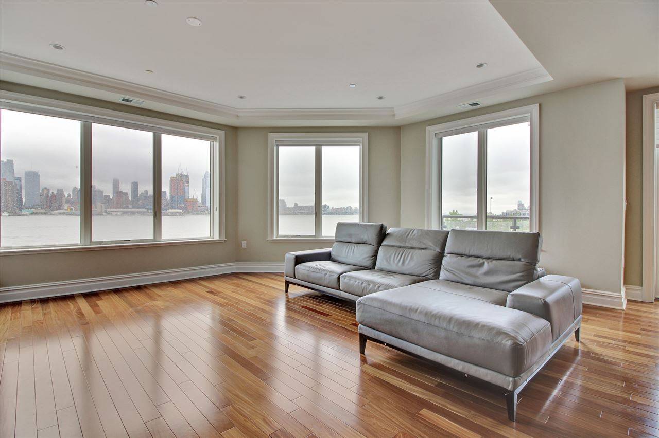 Enjoy unobstructed panoramic views of NYC in this EXTREMELY RARE 3 Bedroom / 3 Bathroom home in prestigious Henley on Hudson