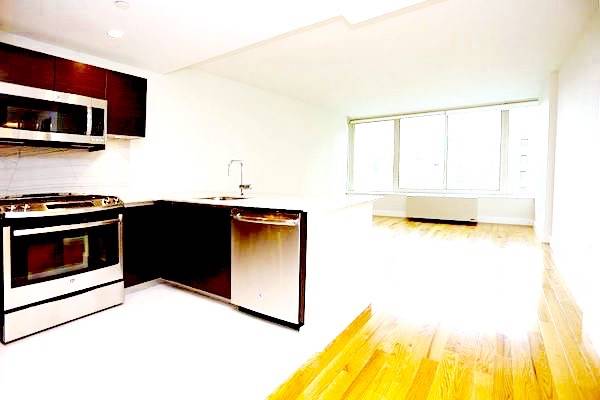 Perfect Flex 2 in Upper Chelsea ~ Lots of Amenities ~ No Fee!