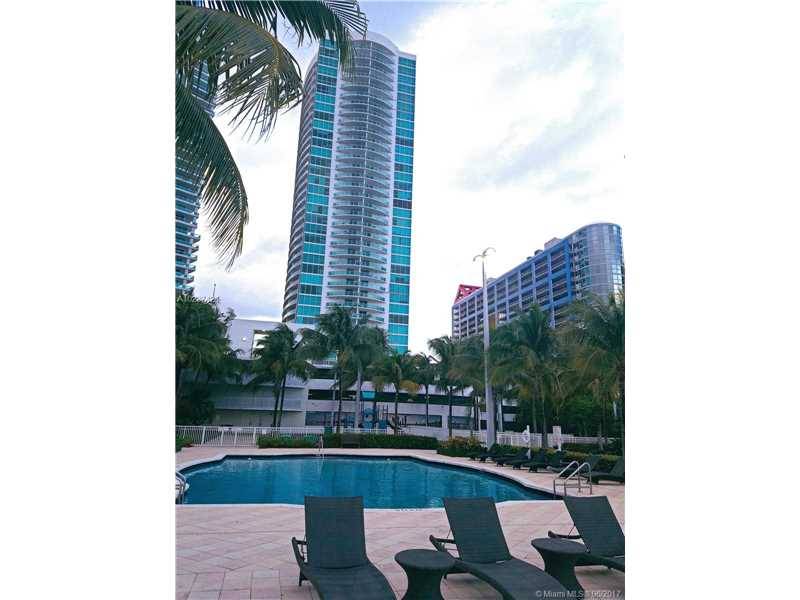 Spectacular Waterfront Corner Penthouse in Brickell 3/3