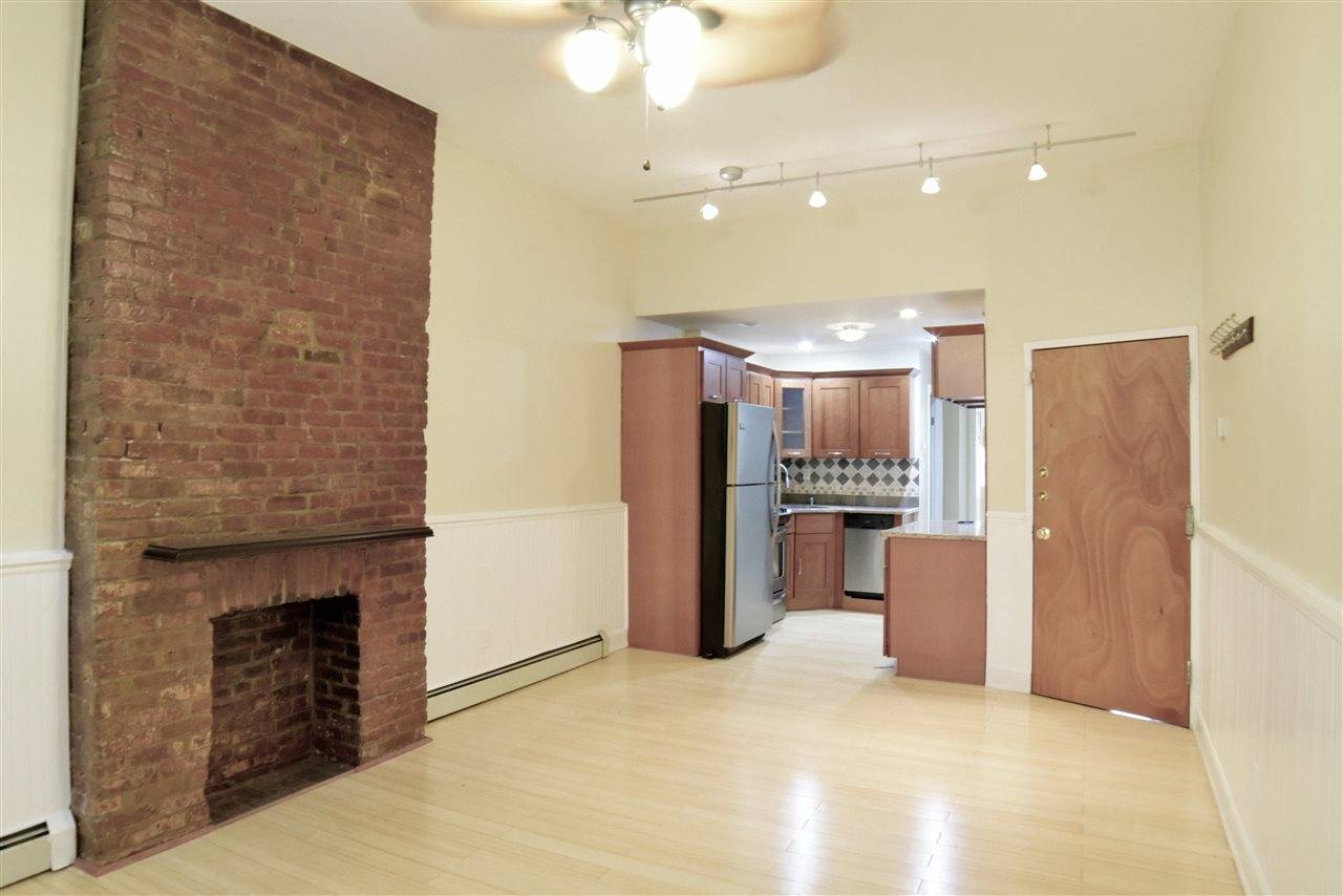 Spacious 2 Bed 1 - 2 BR Historic Downtown New Jersey