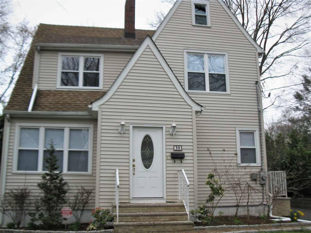 LOVELY RENOVATED 3 BEDROOM - 2 BR New Jersey