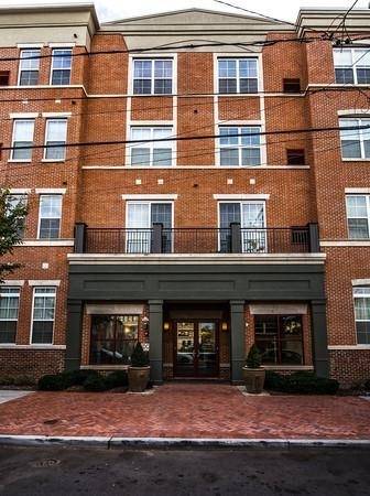 Spacious 2 bed/2 bath condo located in Downtown Jersey City's Village Neighborhood in desirable Crescent Court