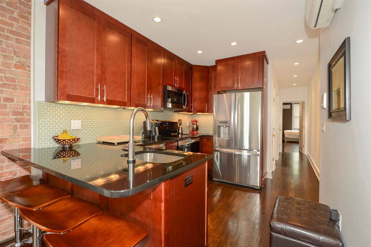 Welcome home to this beautiful and charming renovated 1 bedroom/1 bath unit on Uptown Hudson Street