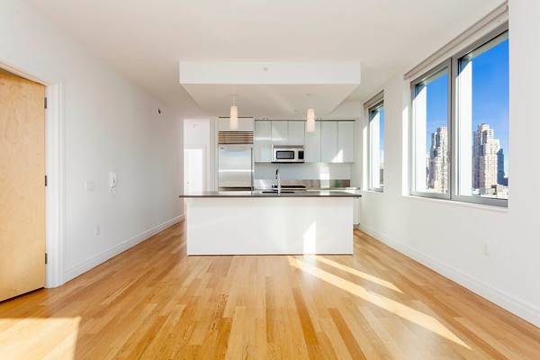 **NO FEE**LOVELY 2 BEDROOM APT IN MIDTOWN**INSTRATA**HELL'S KITCHEN**AMAZING AMENITIES