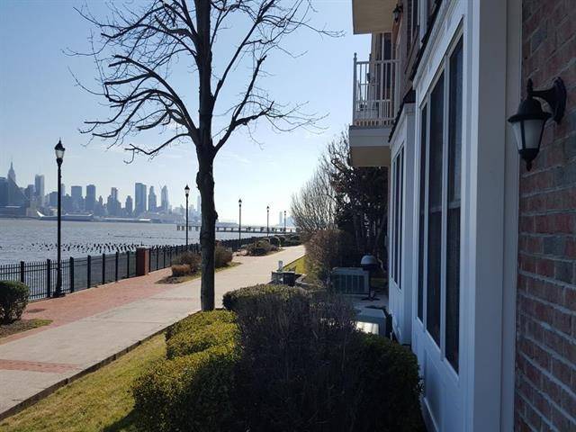 Duplex Townhouse on the Waterfront in BULLS FERRY - 2 BR New Jersey