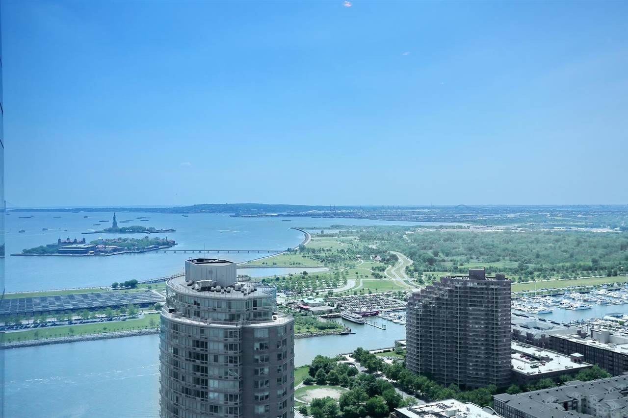 Spacious - 1 BR Condo The Waterfront New Jersey