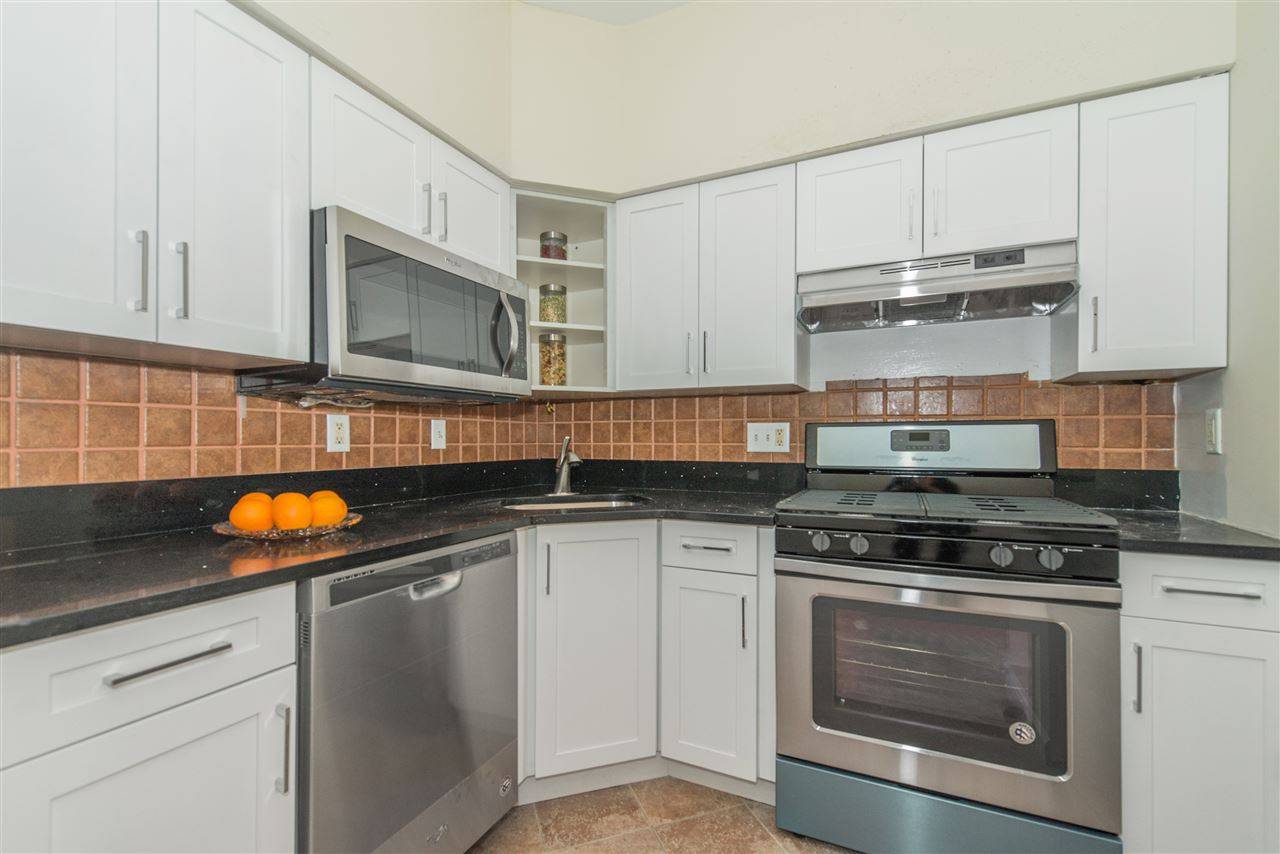 Stunning 2-br/2-bath condo unit with low maintenance and a location that is a commuter’s delight