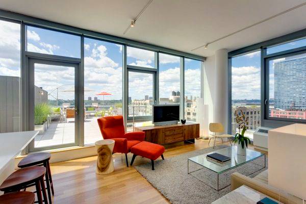 NO FEE!! LUXURY BUILDING 1 BED/ 1 BATH!! HUDSON RIVER VIEWS!! OUTDOOR & INDOOR POOL! STATE OF THE ART GYM & FITNESS CLASSES! FLOOR TO CEILING WINDOWS! HELL’S KITCHEN!!!
