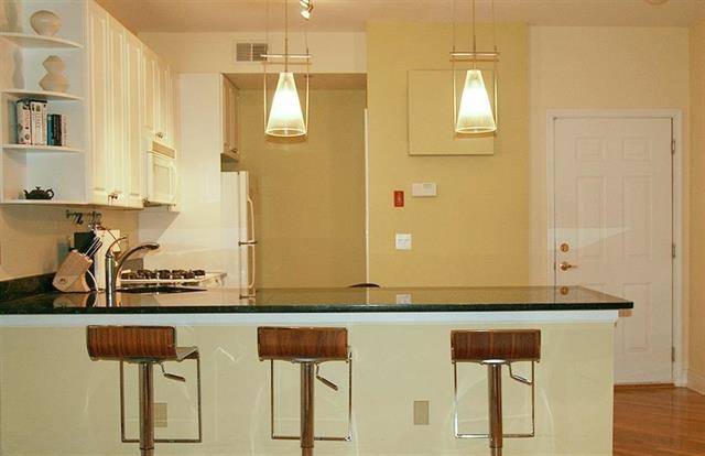 Welcome home to this beautiful Jack & Jill style 2BR/1BA condo featuring hardwood floor throughout