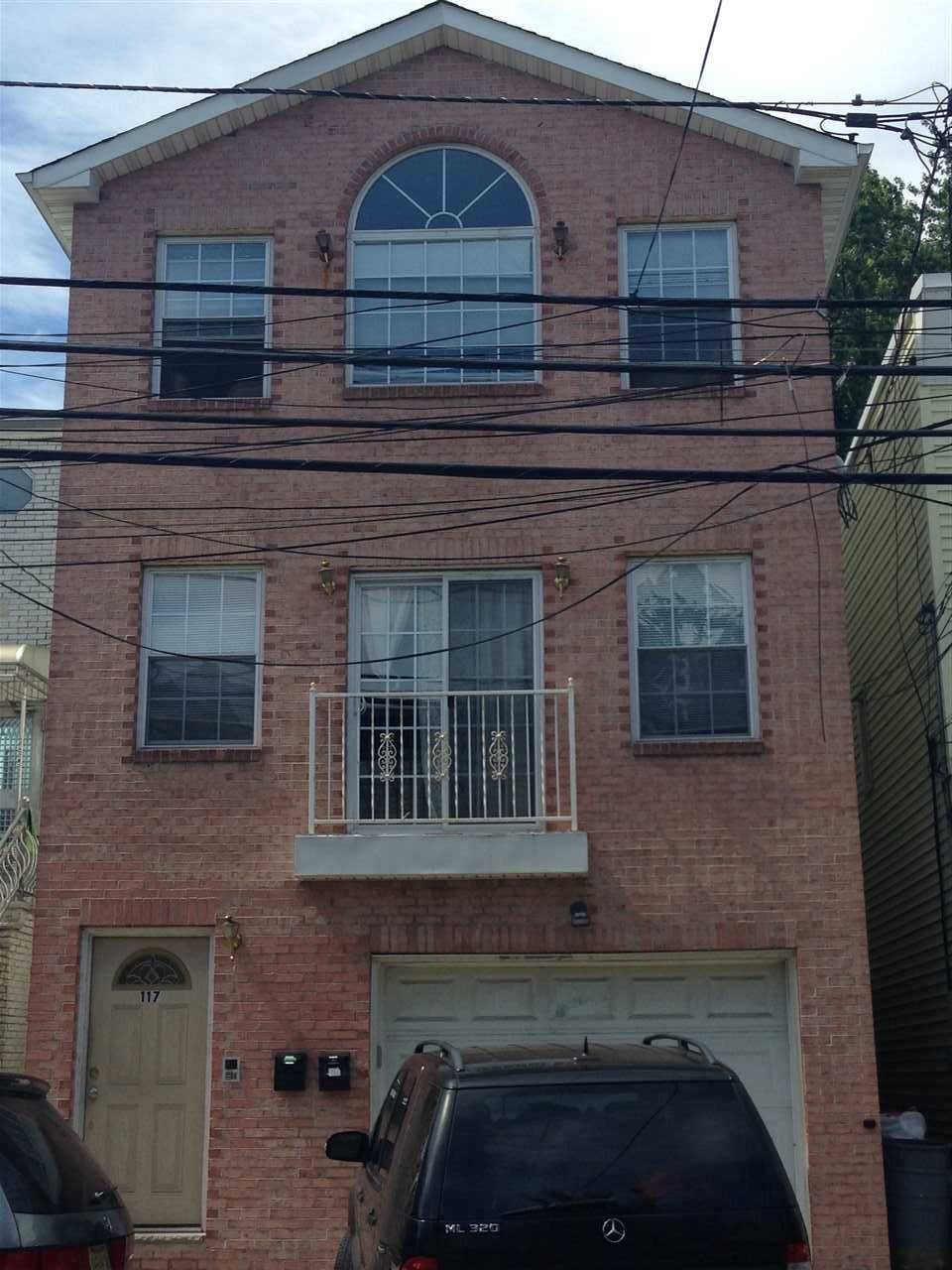 Beautiful Duplex in the Jersey City Heights area - 3 BR The Heights New Jersey