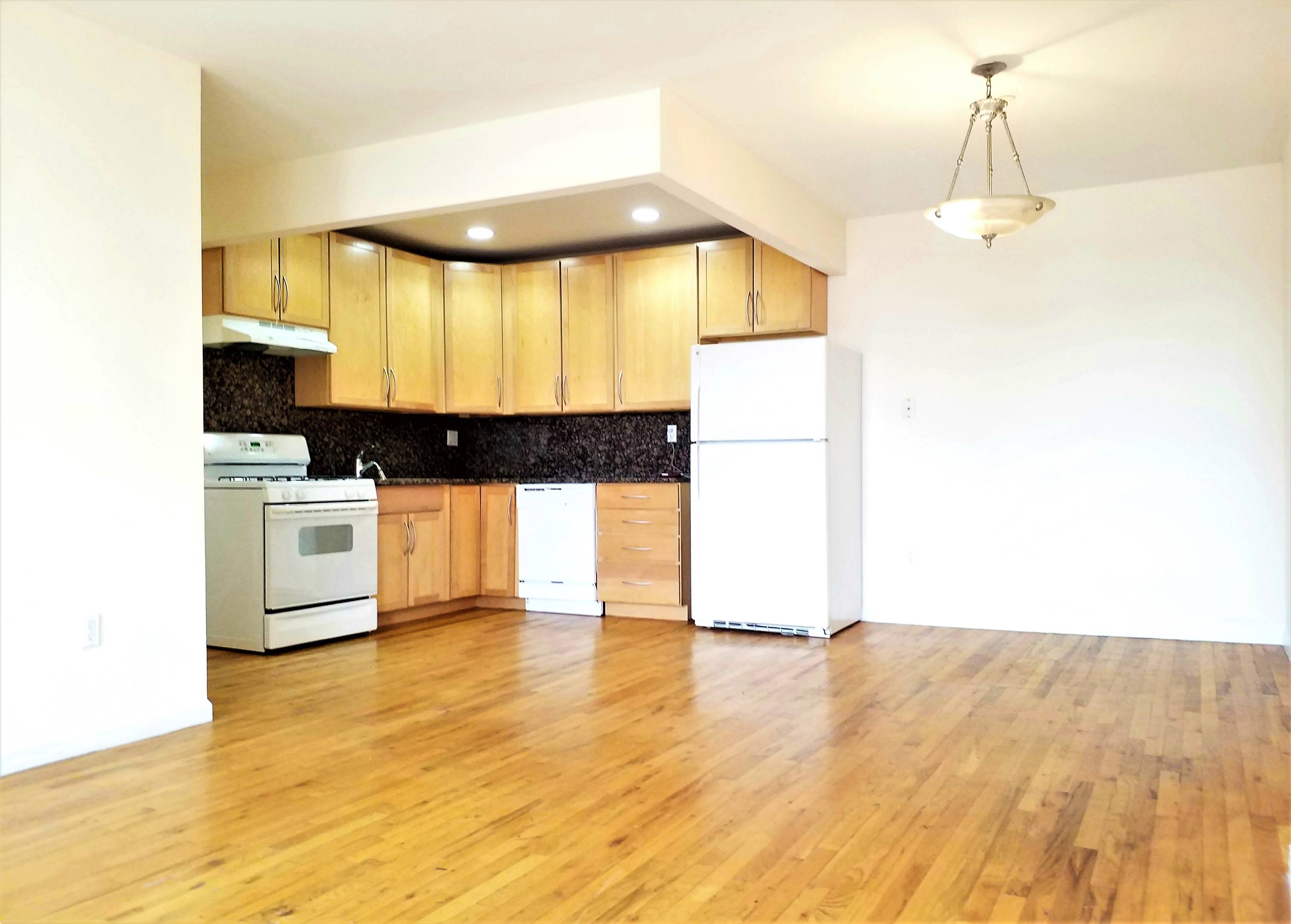 **NO FEE**  SIZE MATTERS!  MASSIVE 2BR IN A MODERN ELEVATOR BUILDING.