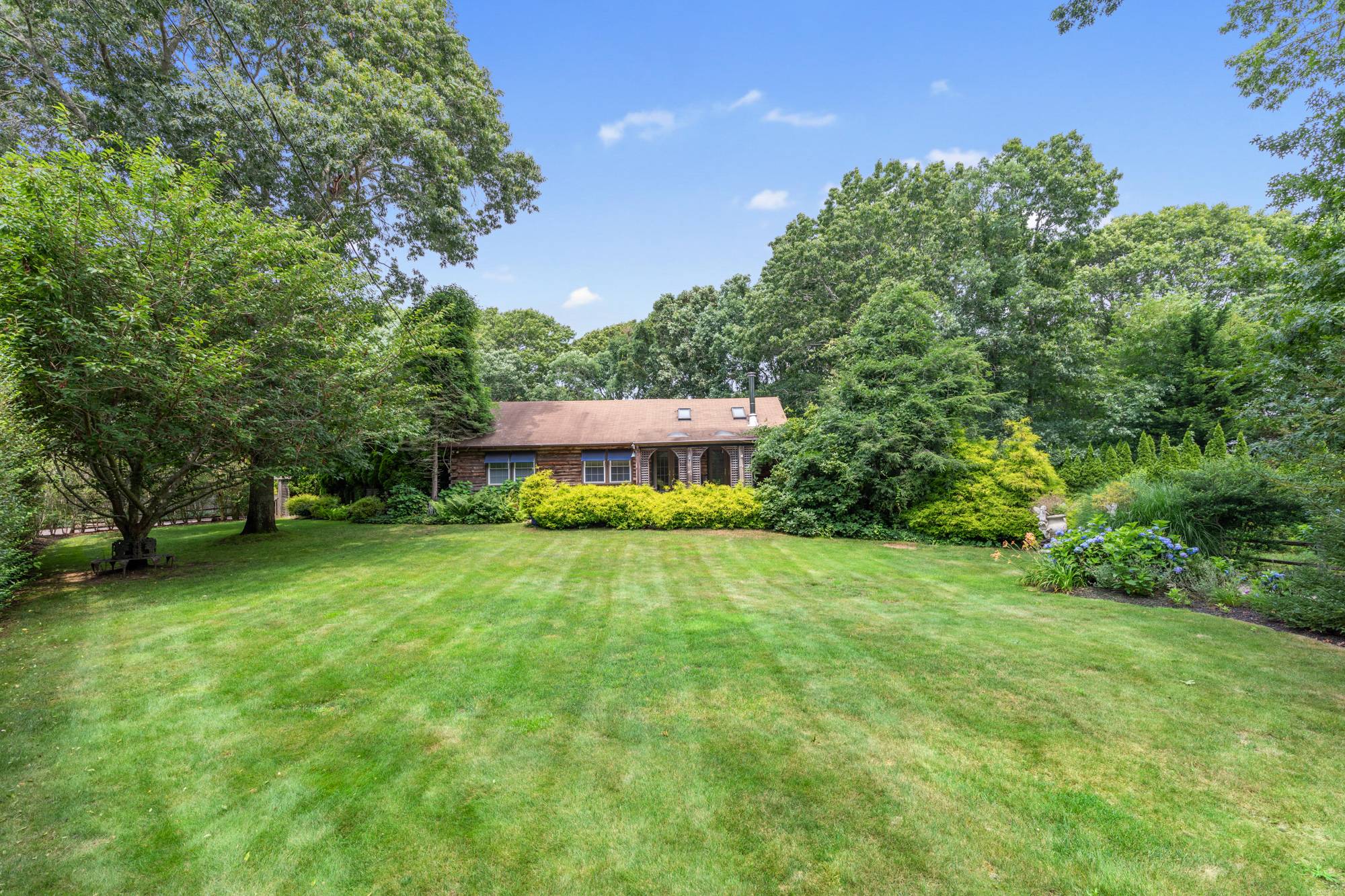 BEAUTIFUL EAST HAMPTON HOME READY TO MOVE IN OR RENT!