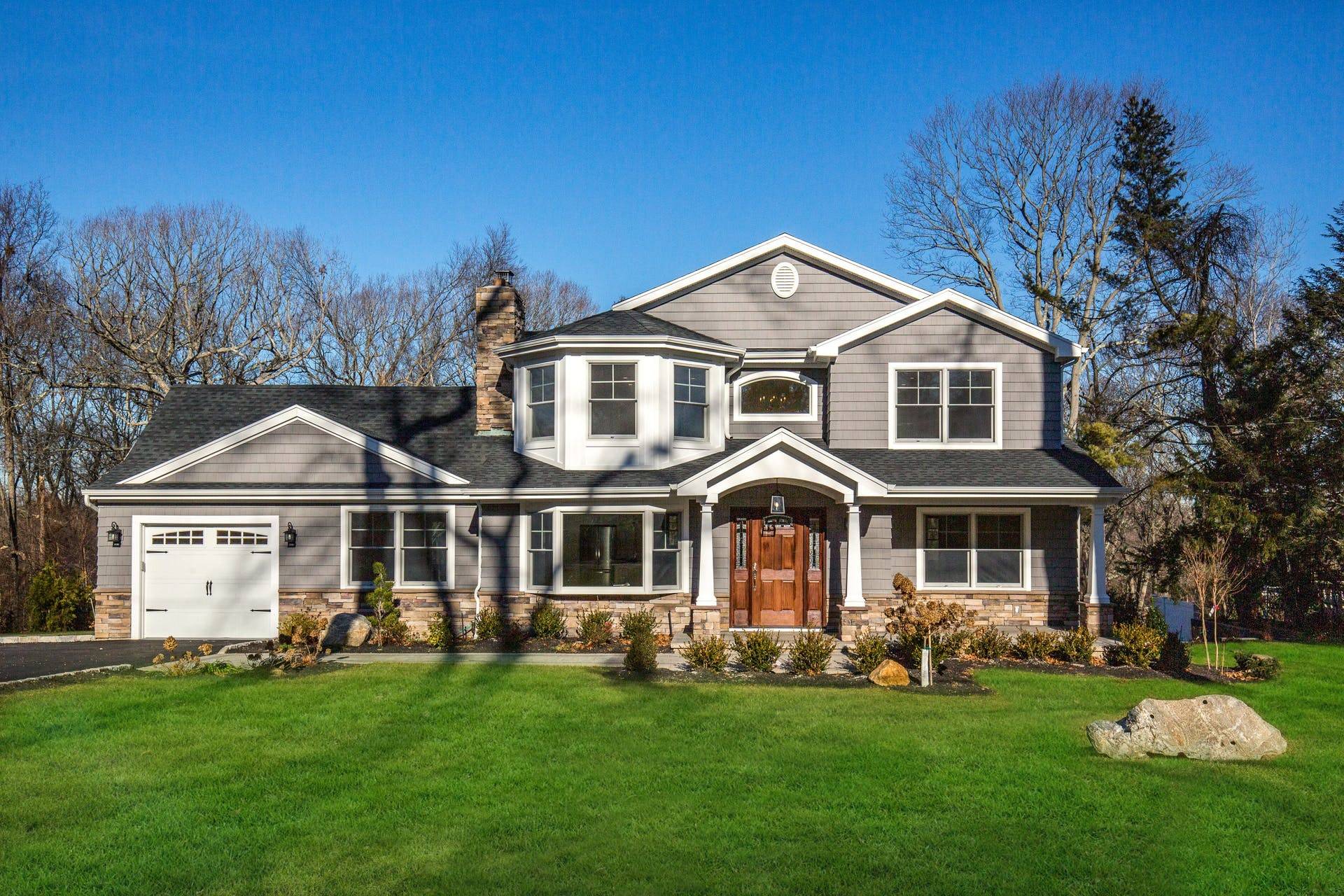 Stunning, Beautifully Appointed Colonial In Dix Hills