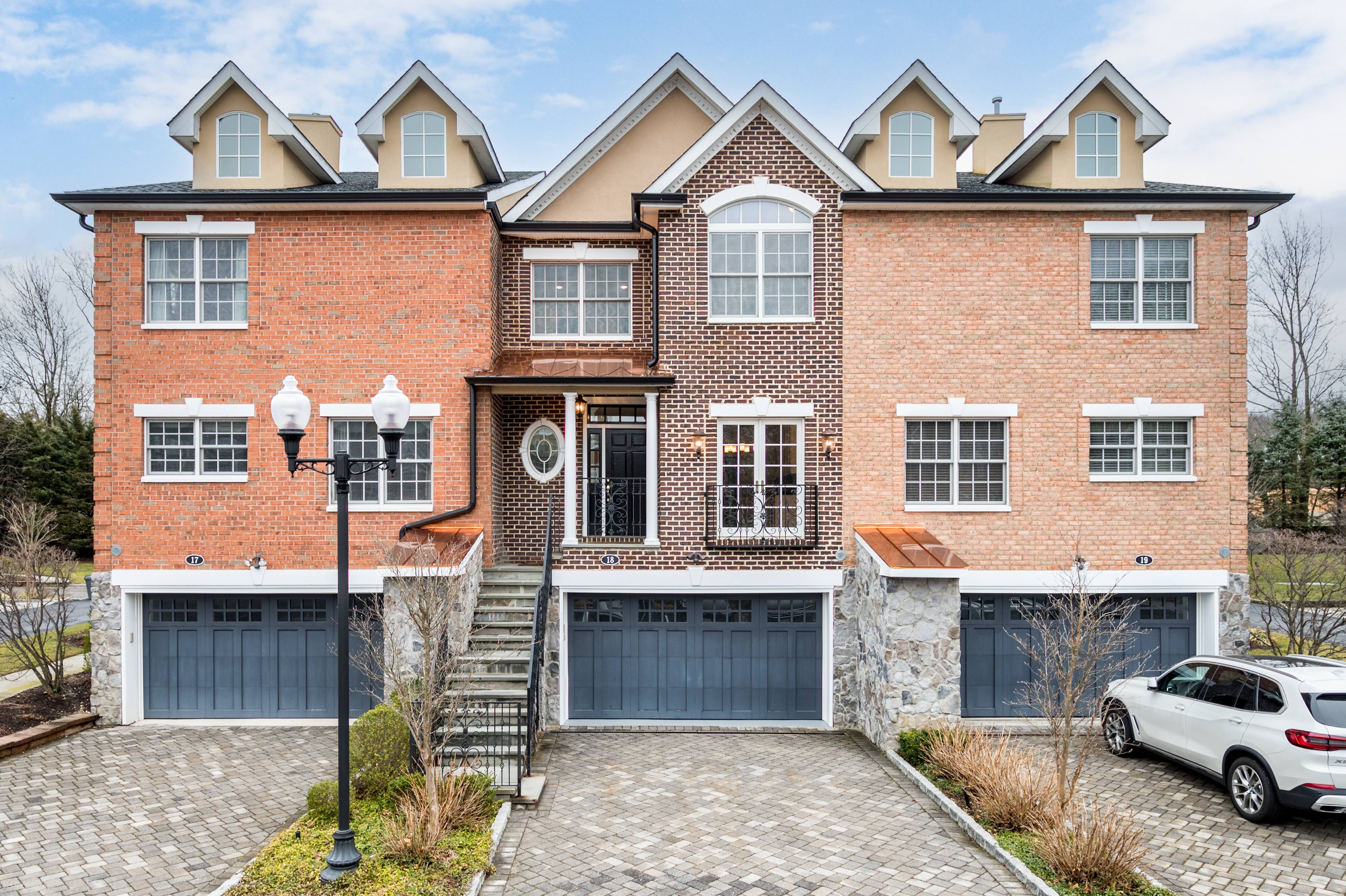Stunningly Designed Townhouse in Syosset School District | The Preserve Townhome Community