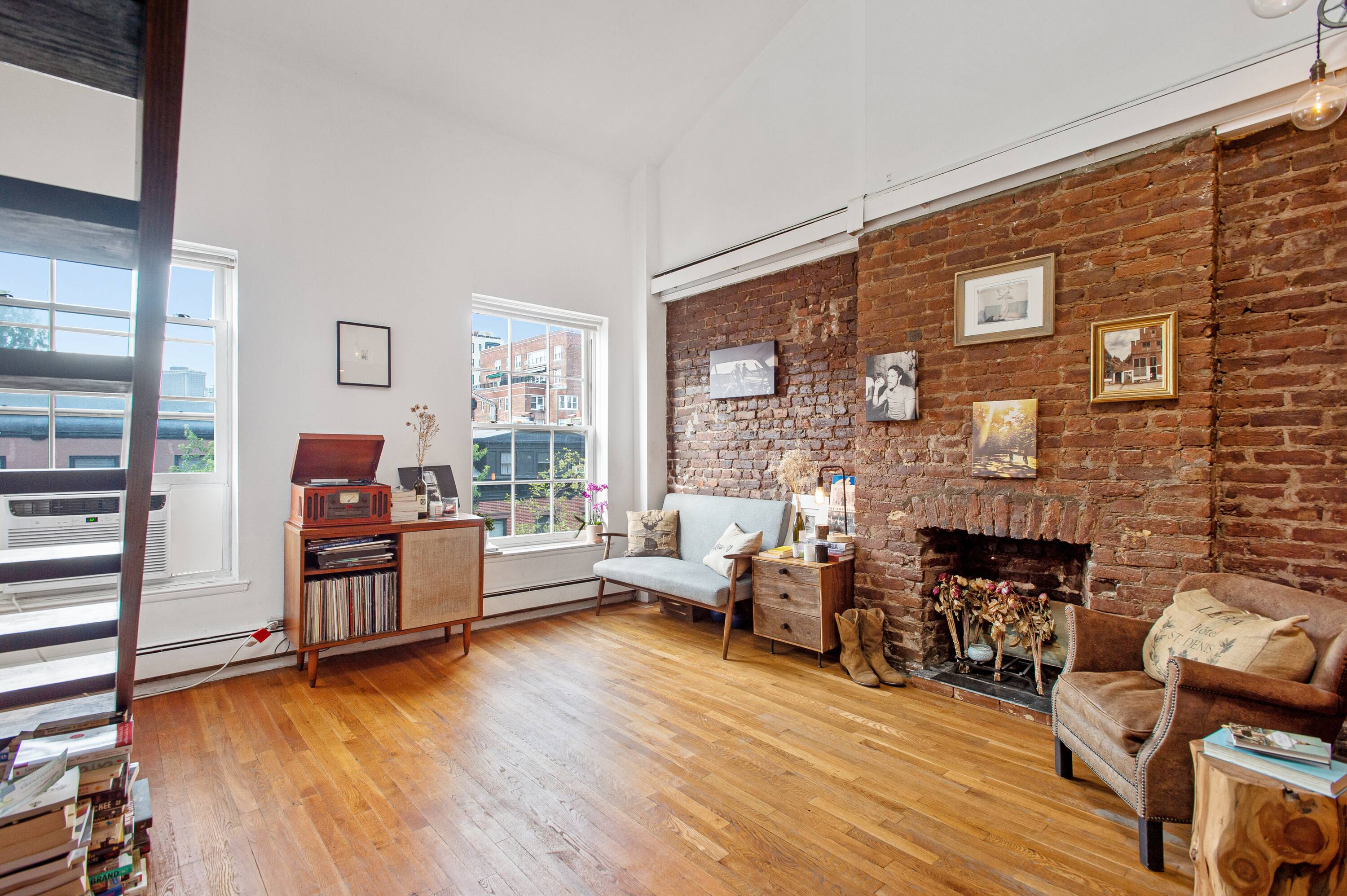 RARE DUPLEX RIGHT IN THE HEART OF BROOKLYN HEIGHTS