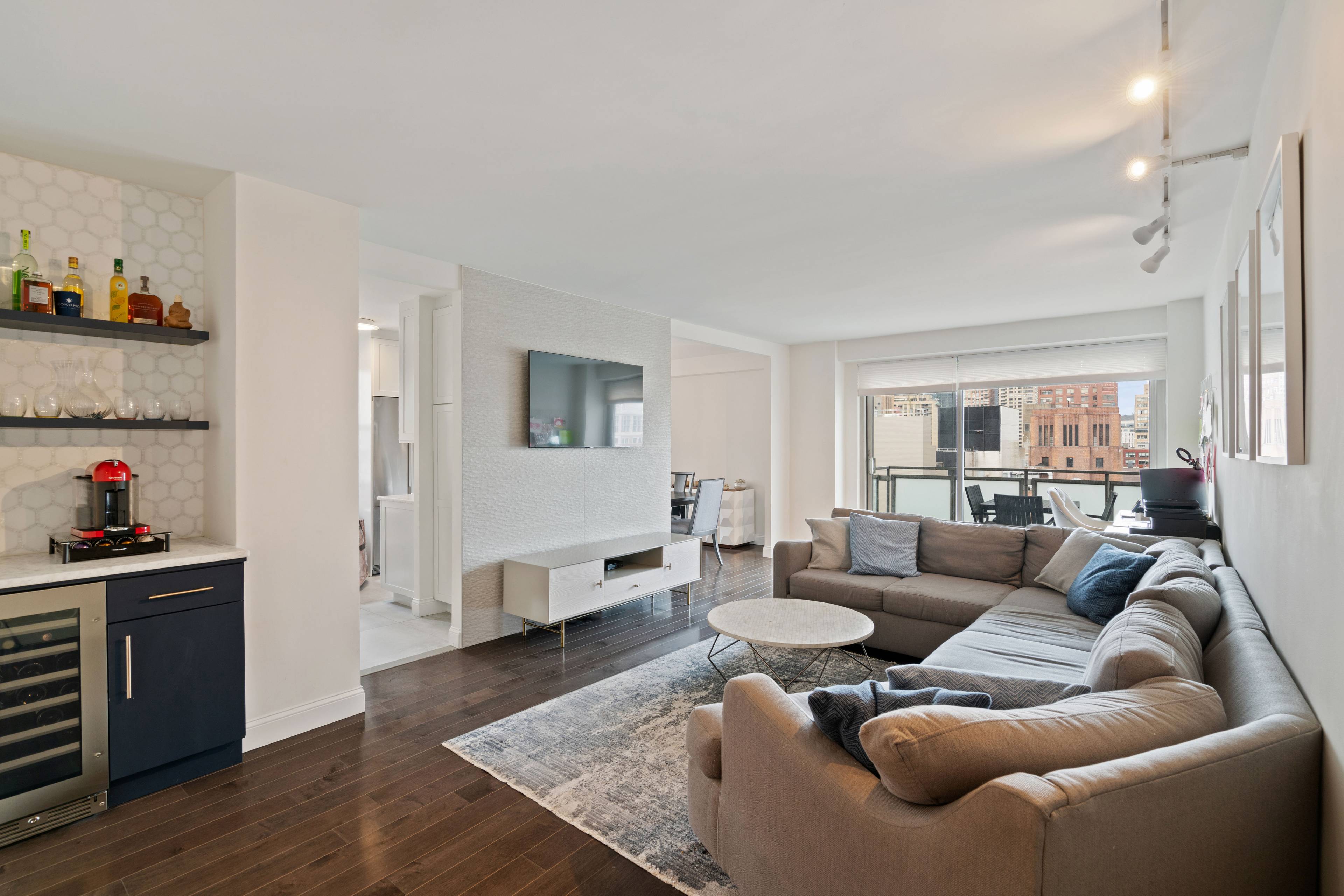 BRAND NEW 2 BED 2 BATH WITH VIEWS, LIGHT, SPACE, CLOSETS & AMENITIES