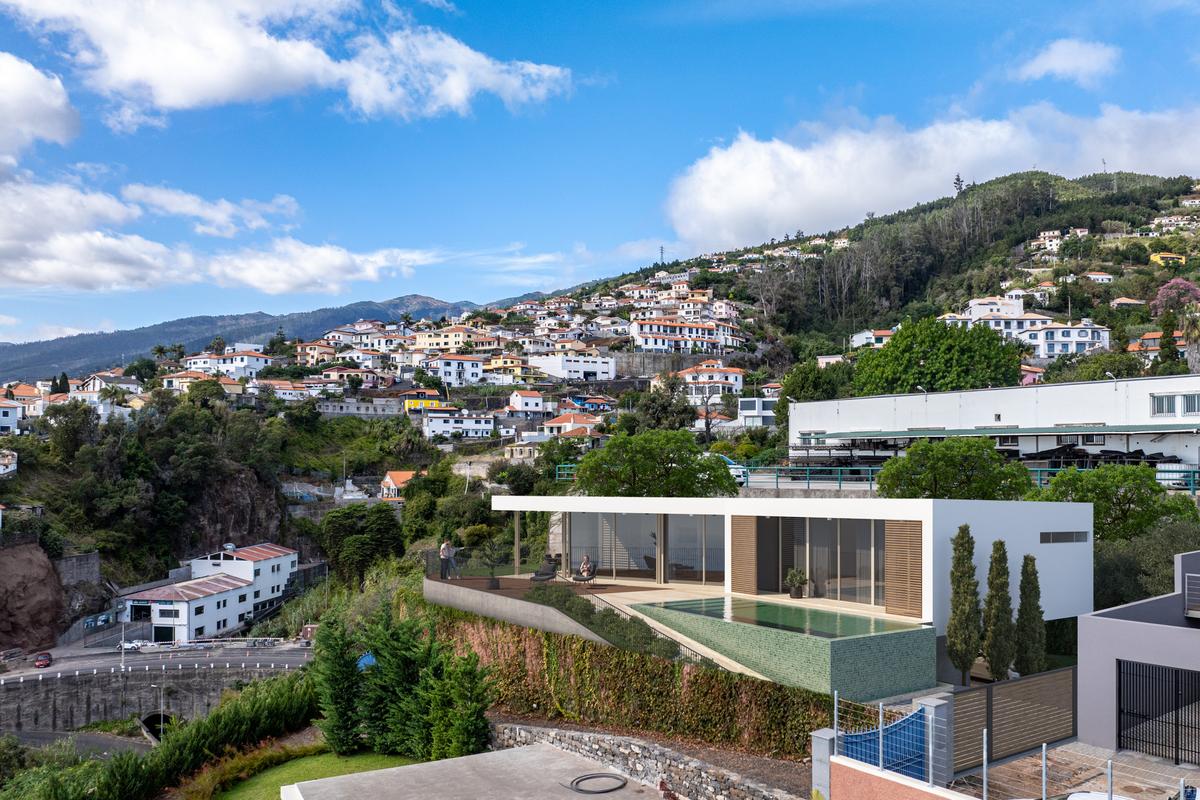 4 bedroom Villa, facade, private pool, terrace, porch, Funchal, Madeira