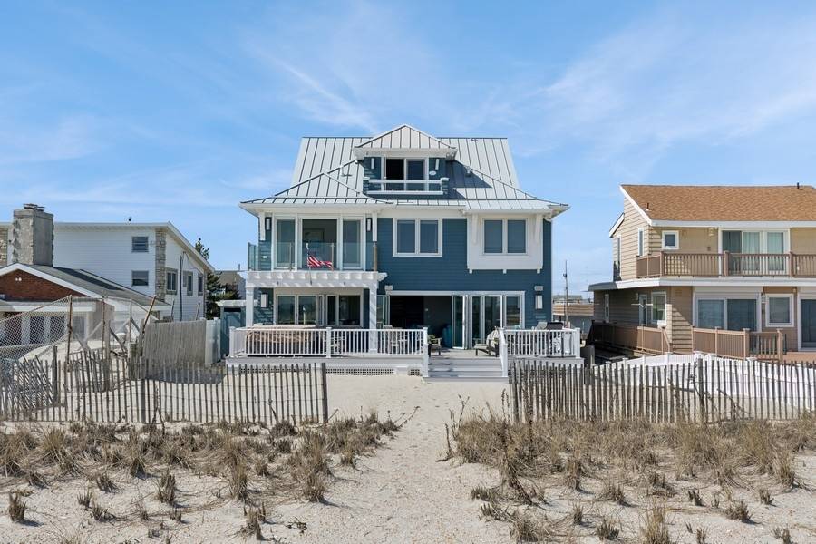 Private Beachfront House in Mantoloking NJ.