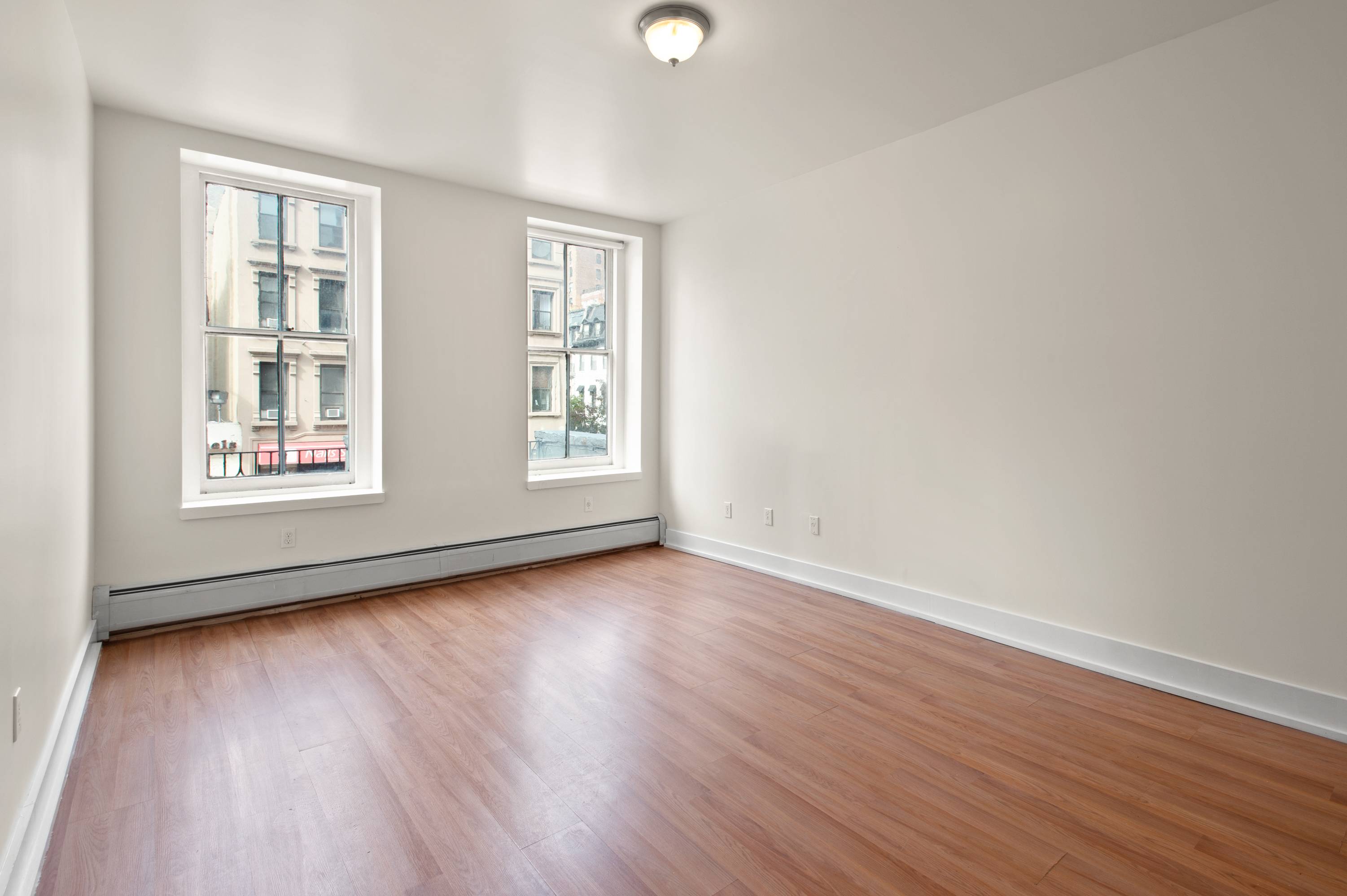 Sun Drenched 1 Bedroom - Heart of Lenox Hill LOTS of Living space