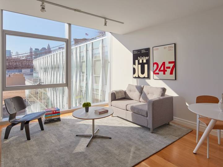 Luxury Dumbo Apartment Now Offering Up to 3 Months FREE, Moving Costs COVERED & No FEE!