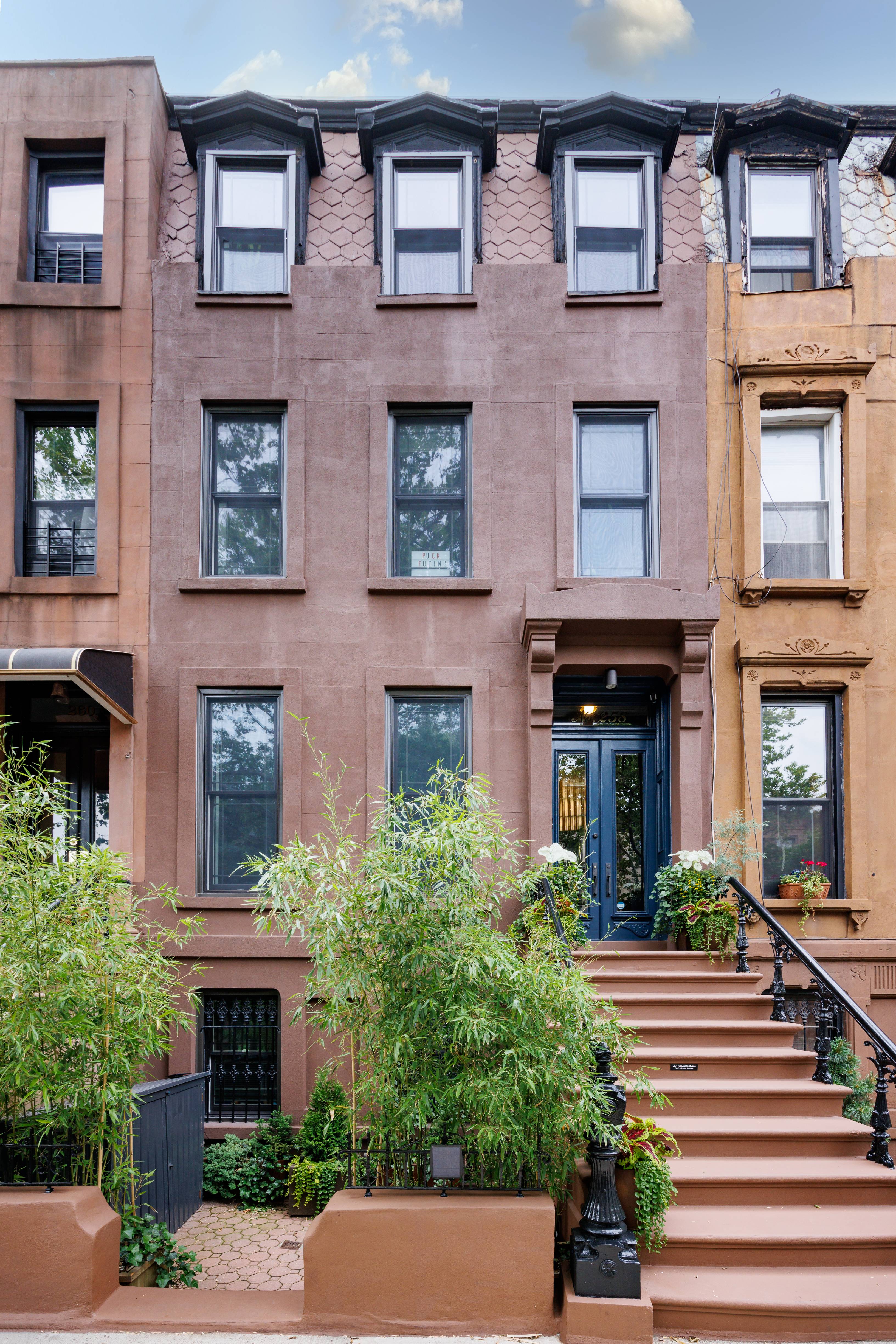 Fully restored Prime BedStuy 3 family townhome