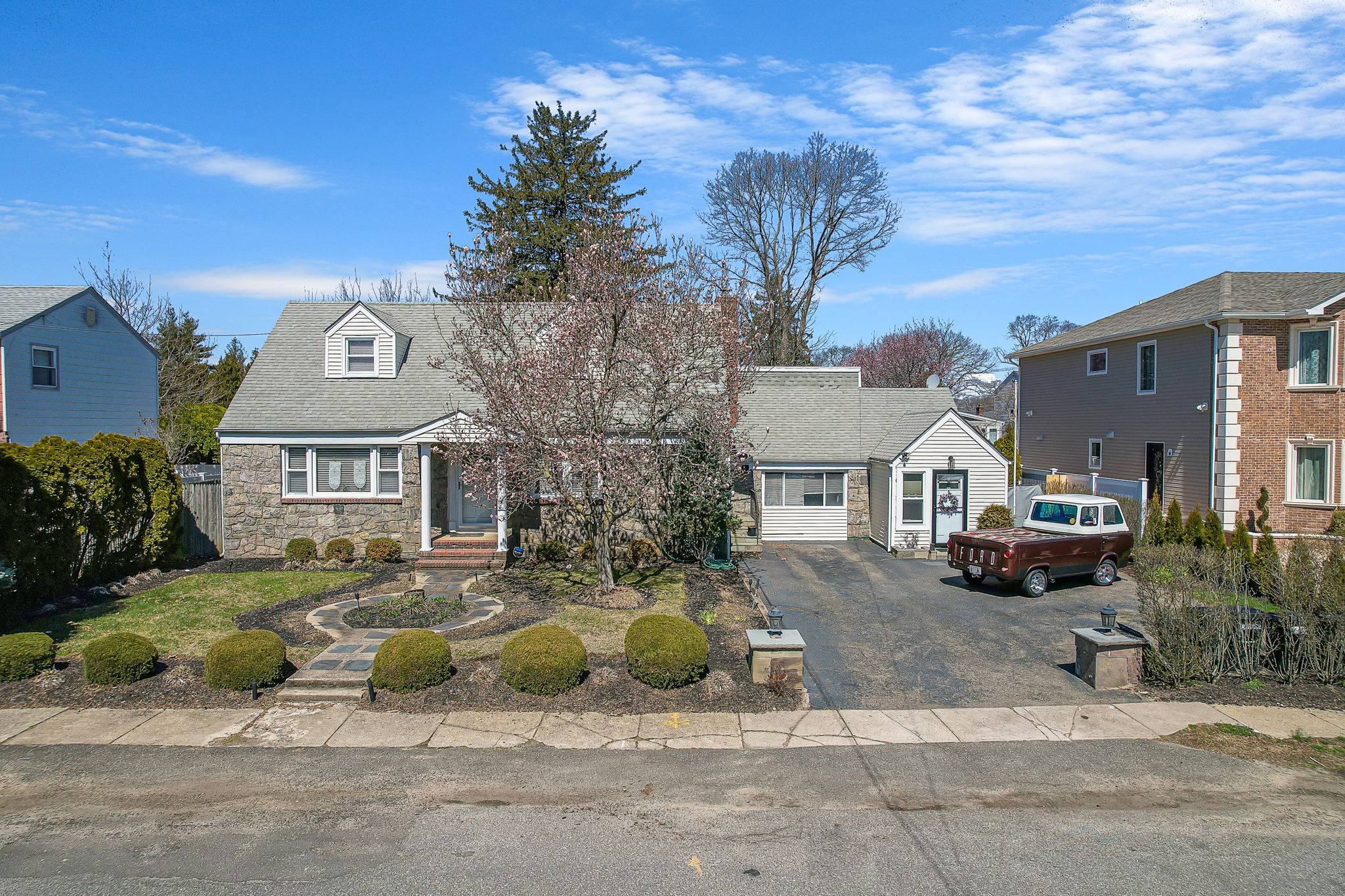 GENERATIONAL HOME IN NORTH BELLMORE
