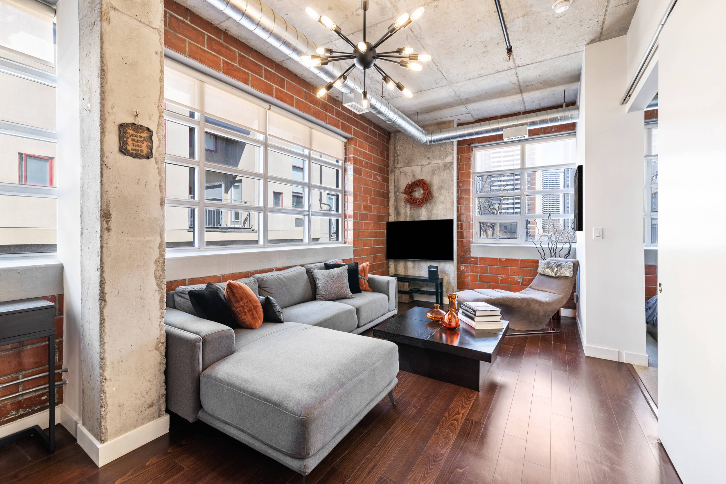 HARD LOFT IN TORONTO WITH SOARING 11FT CEILINGS