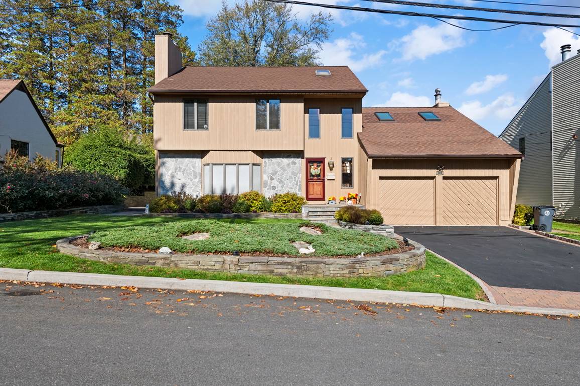 Stunning Turn-Key House in the heart of White Plains