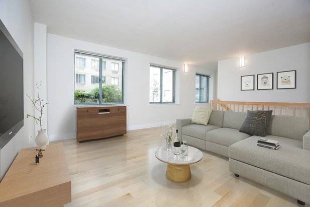 SPACIOUS WEST VILLAGE ONE BED DRENCHED IN NATURAL LIGHT